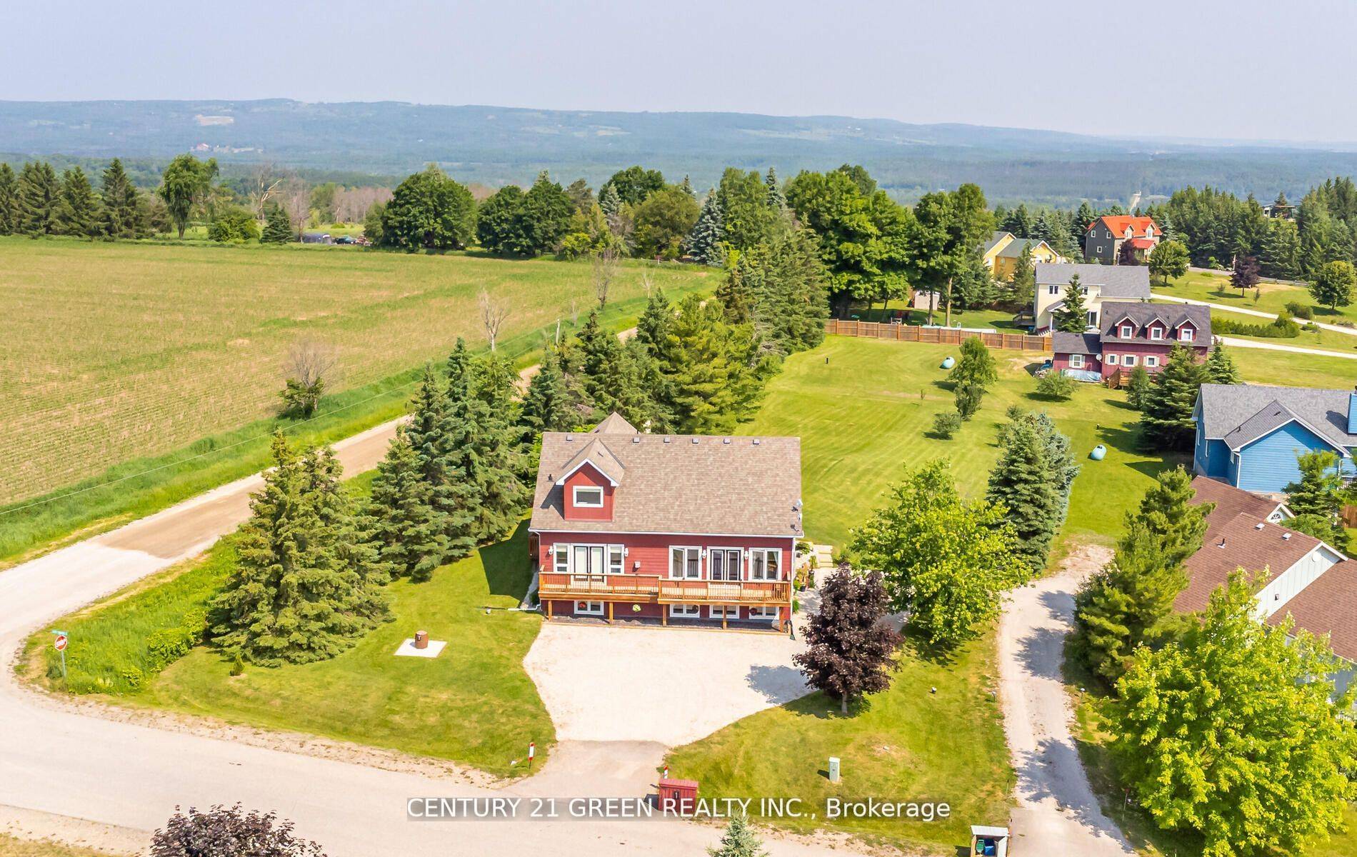Custom built 6 bedrooms 3 Bathrooms, over 3000 sq ft size, nestling in 88.