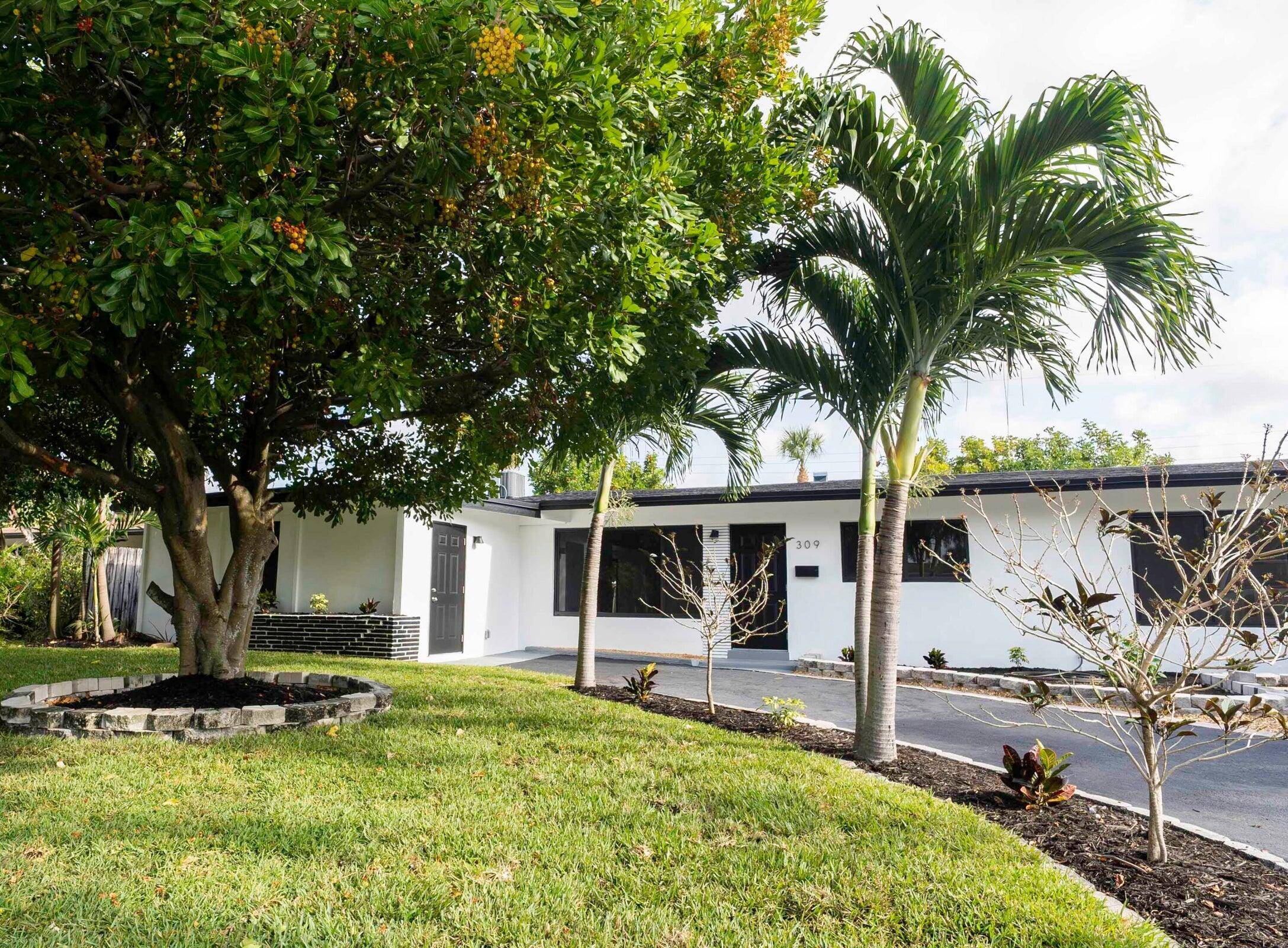Searching for a spacious 1700 sq ft home in Wilton Manors on an 8, 000 sq ft lot ?