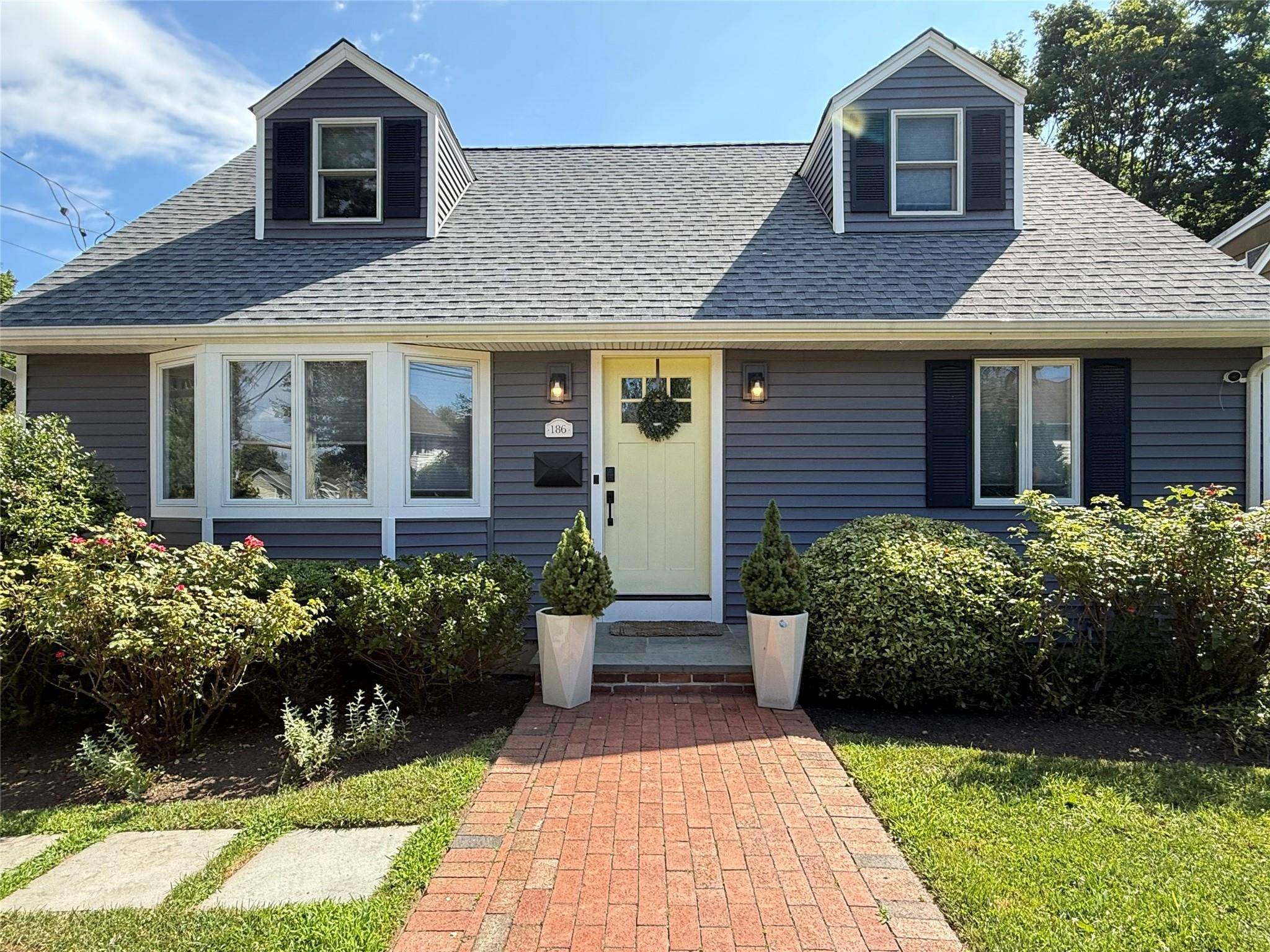Discover the perfect bland of comfort, style and convenience in this beautifully updated 3 Bedroom.