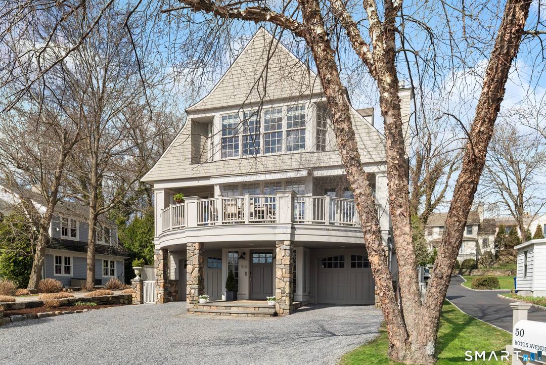 Originally designed by architect Roger Bartels, this stunning 4 bedroom home blends modern elegance, comfort, and the ultimate coastal lifestyle.