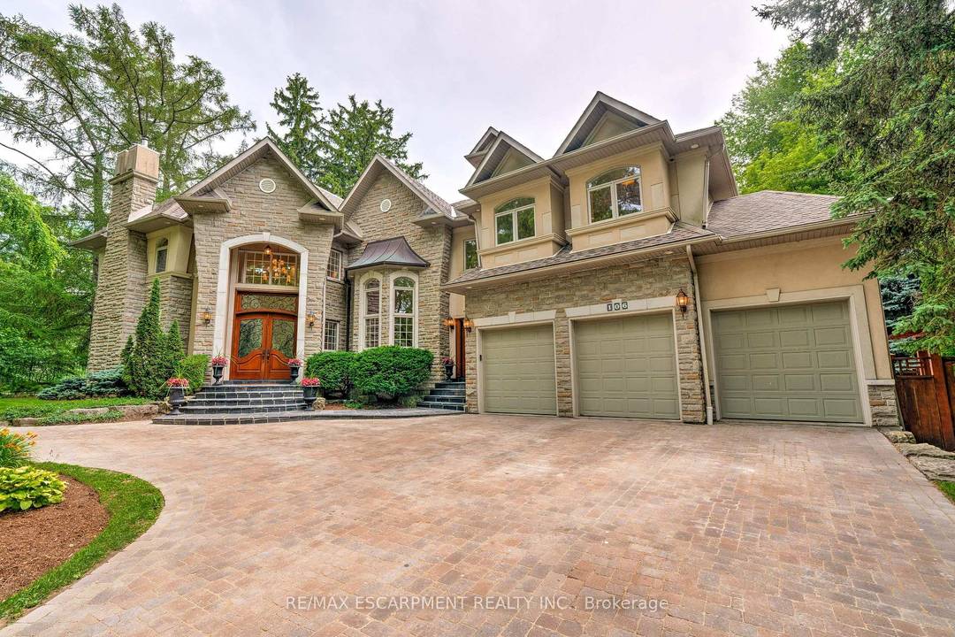 Welcome to this exceptional luxury estate in Shoreacres, steps from the lake offering over 9, 000 sqft of beautifully designed living space.