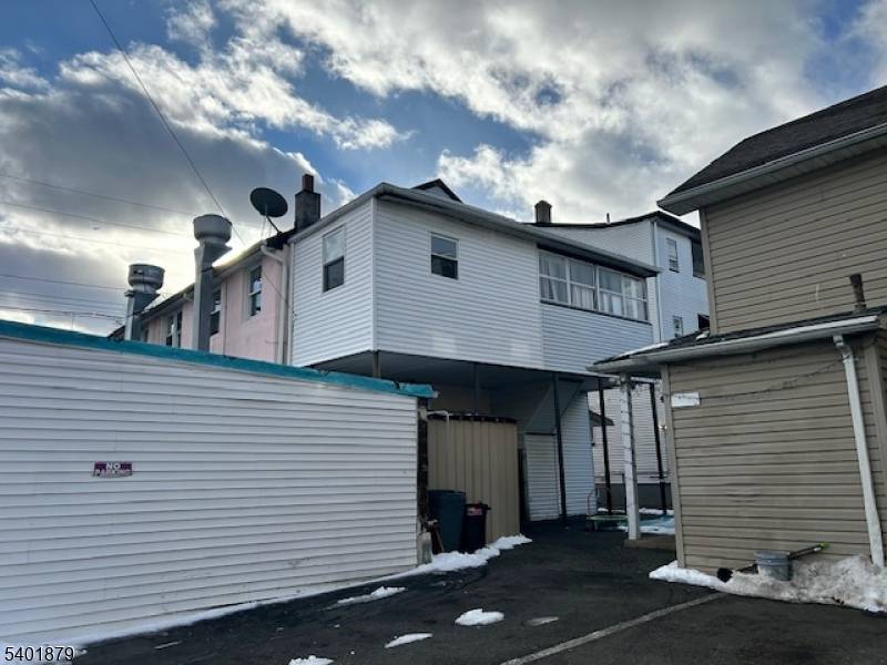 This unit is perfect for a group of tenants who need room.