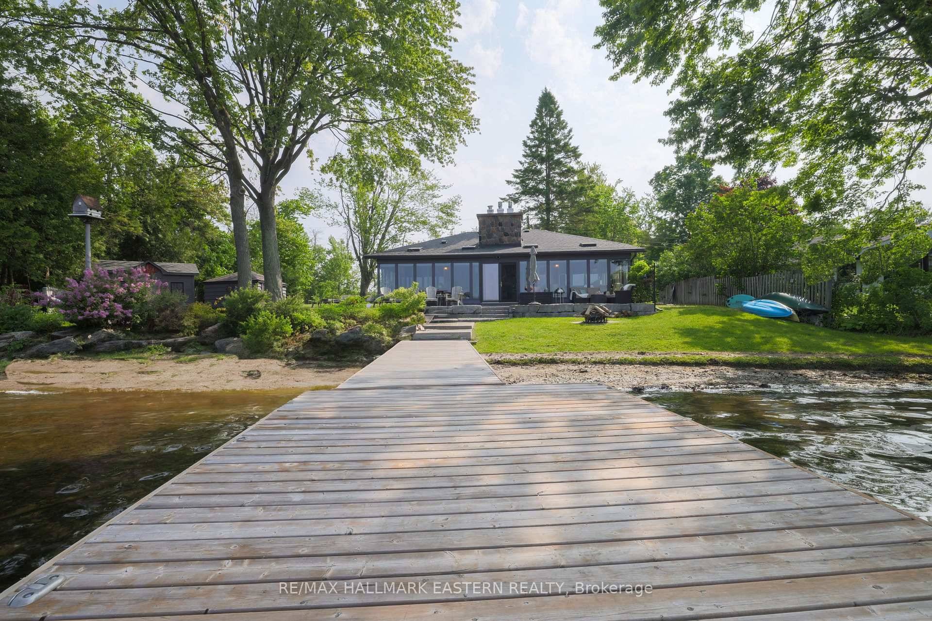 Stoney Lake western facing adorable turn key 4 season fun !