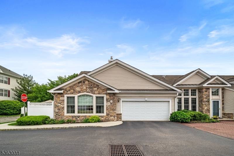 Welcome to the largest townhome model in the prestigious Four Seasons at Great Notch, a premier over 55 community !
