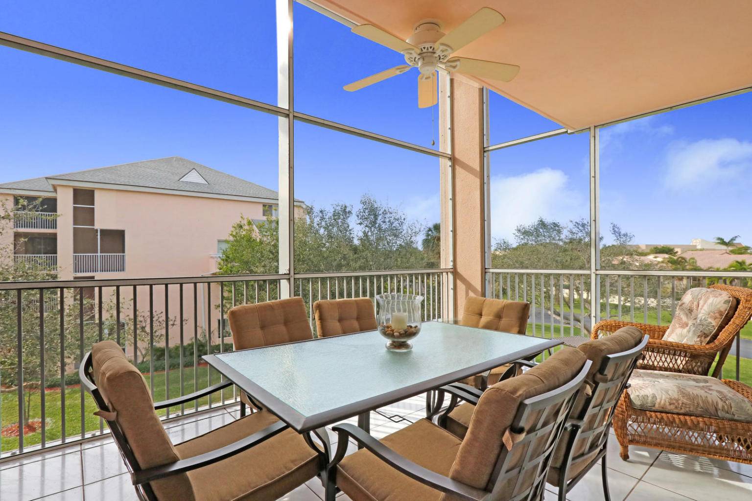 Fully furnished appointed, this 2 story end unit townhouse in Jup Bay is a MUST See !