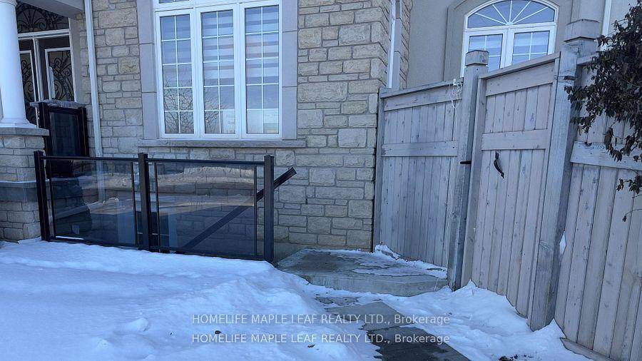 BRAND NEW LARGE 2 BEDROOMS 1 BATHROOM LEGAL BASEMENT APARTMENT WITH SEPARATE ENTRANCE THAT MEETS ALL REQUIREMENTS, DON'T MISS OUT THIS BIG KITCHEN WITH STAINLESS STEEL APPLIANCES AND QUARTS COUNTER.