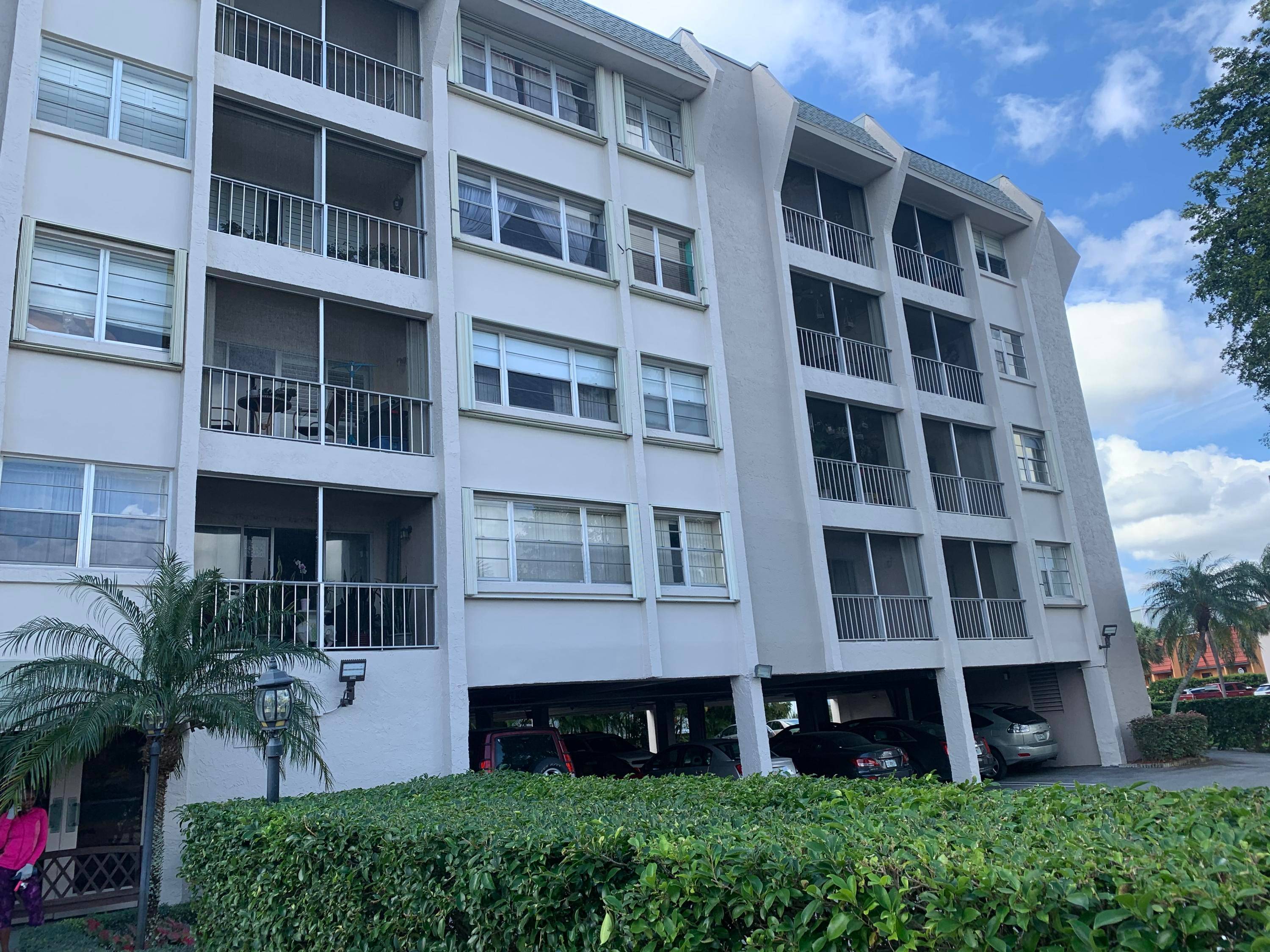 PRICE TO SELL. Quick close 2 2 condo overlooking the community pool.