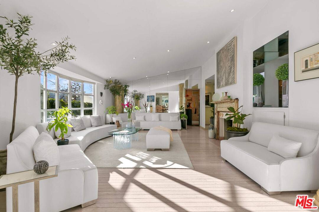 1125   CHANTILLY RD Bel Air LA