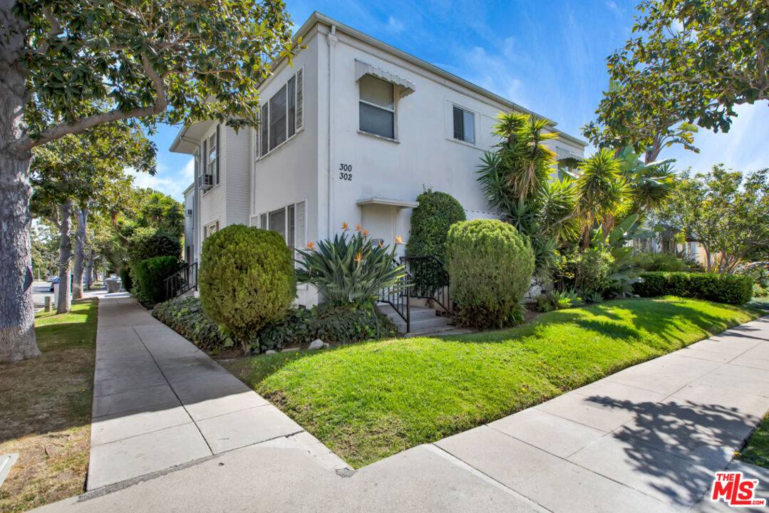 300 S Doheny Dr 1BR Beverly Grove La