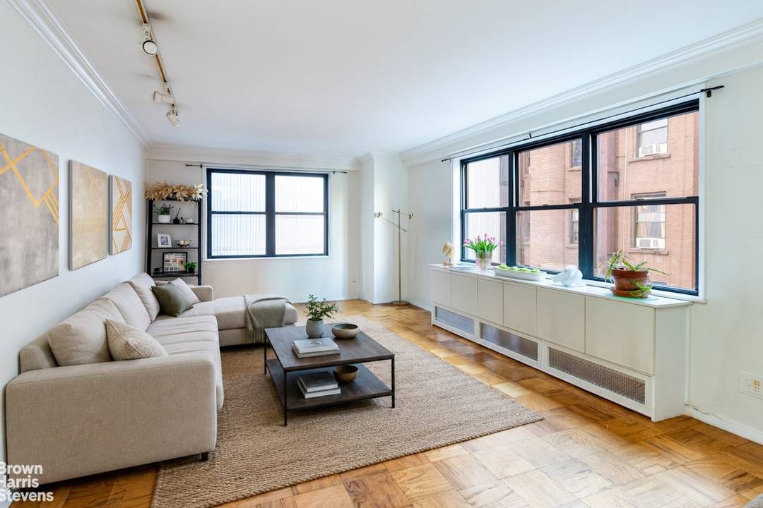 Expansive Convertible One Bedroom with 21 Foot Living Room Thoughtfully renovated and oversized, this expansive one bedroom home offers 700 square feet, exceptional storage, and the flexibility to convert into ...
