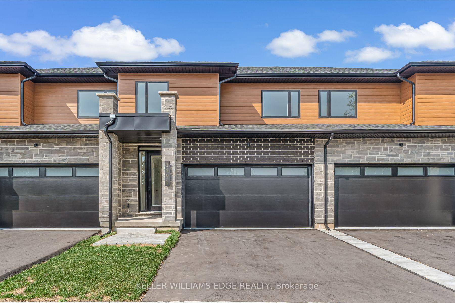 Brand new executive town home never lived in !