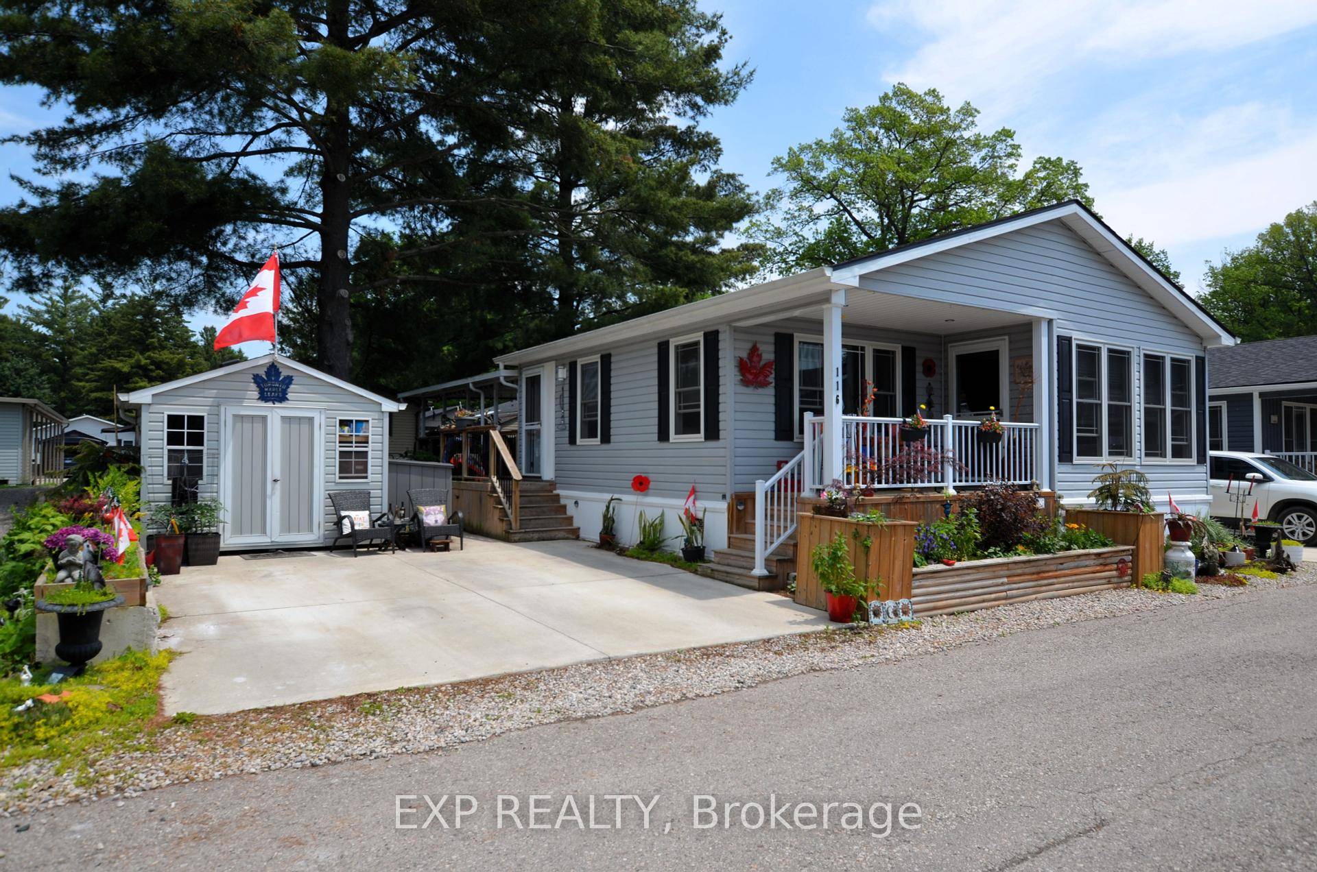 Welcome to Unit 116 in beautiful Oriole Park Resort, located just outside the town of Komoka.
