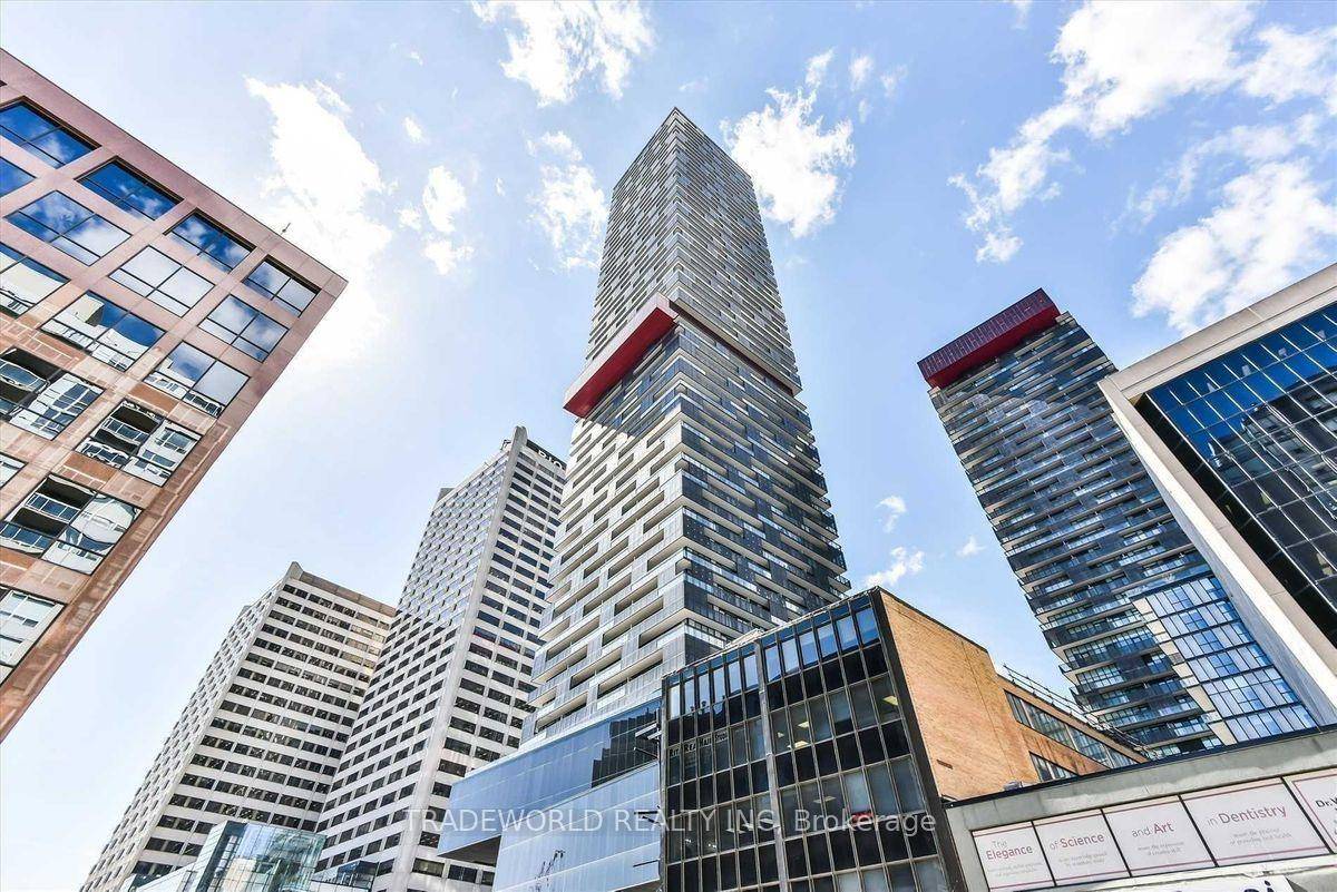 Luxury Midtown E Condos Practical One Bedroom Layout Floor To Ceiling Window Bright amp ; Spacious Sunny East Exposure Prestigious Location Close to North Toronto Collegiate Step To Subway, Shopping ...