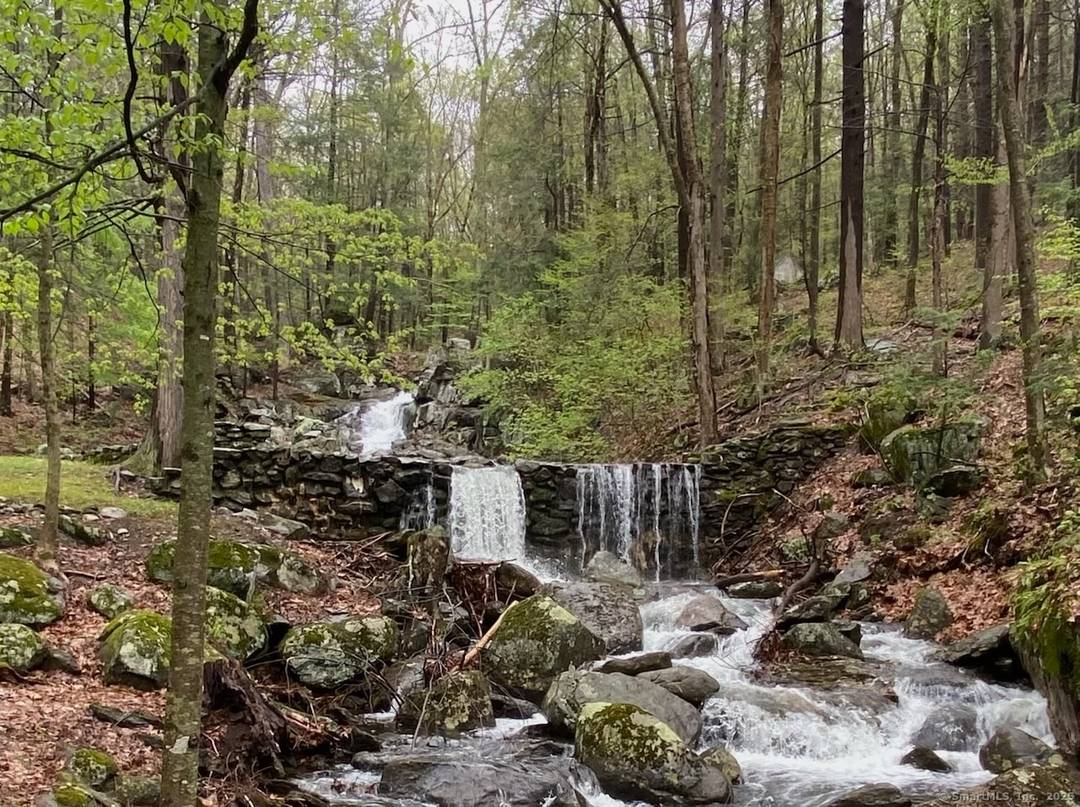 This stunning, Architecturally Designed Modern home was newly constructed in 2022 boasts being an energy efficient passive house with an Energy Recovery System.