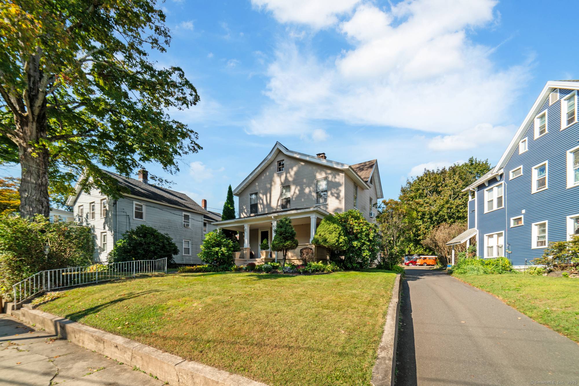 INCOME POTENTIAL WITH A SEPERATE APARTMENT IN LAW SET UP READY TO BE RENTED OUT OR PERFECT FOR EXTENDED FAMILY !