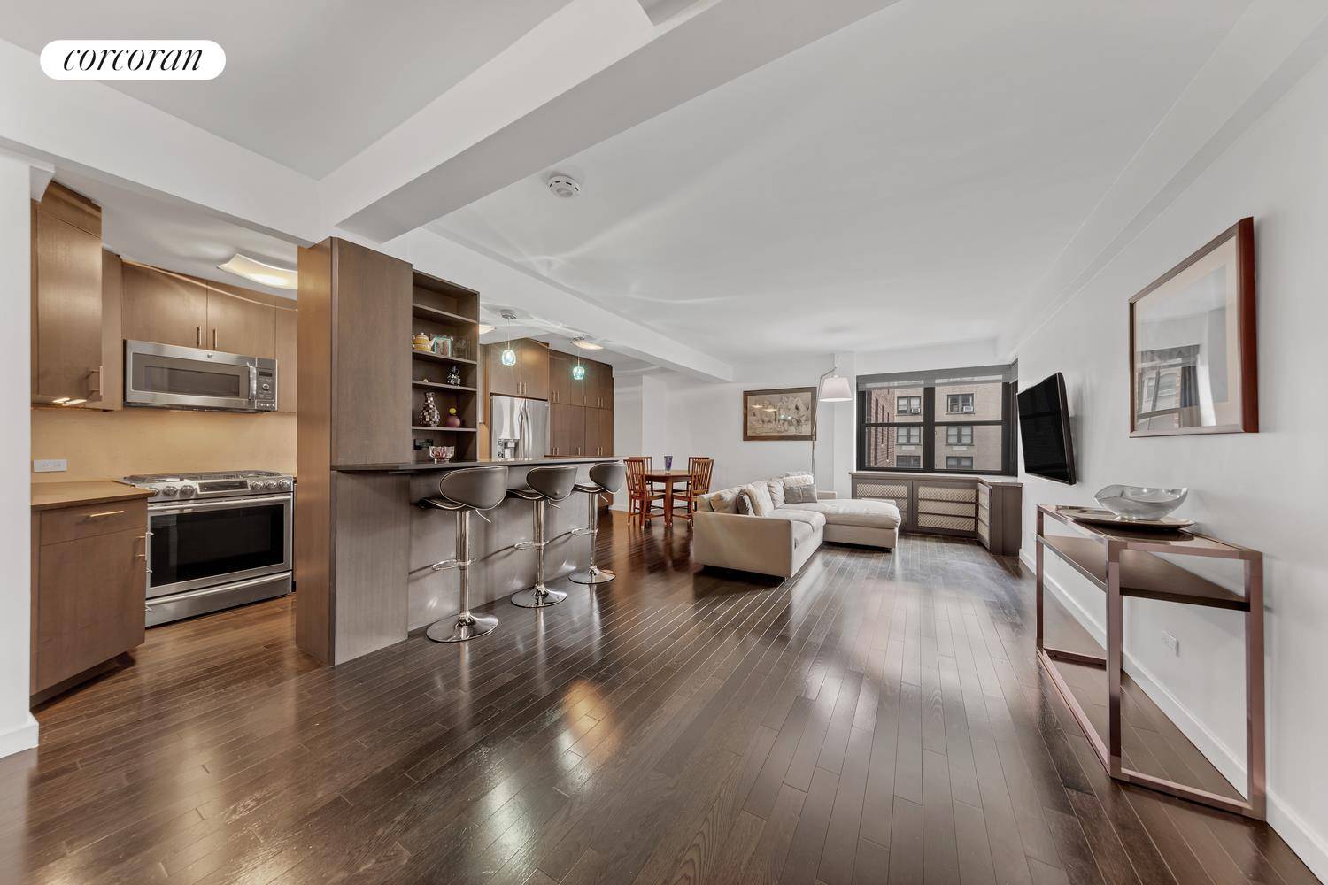 Welcome to apartment 9GHE in the highly sought after Schwab House a self managed co op on Manhattan's charming Upper West Side.