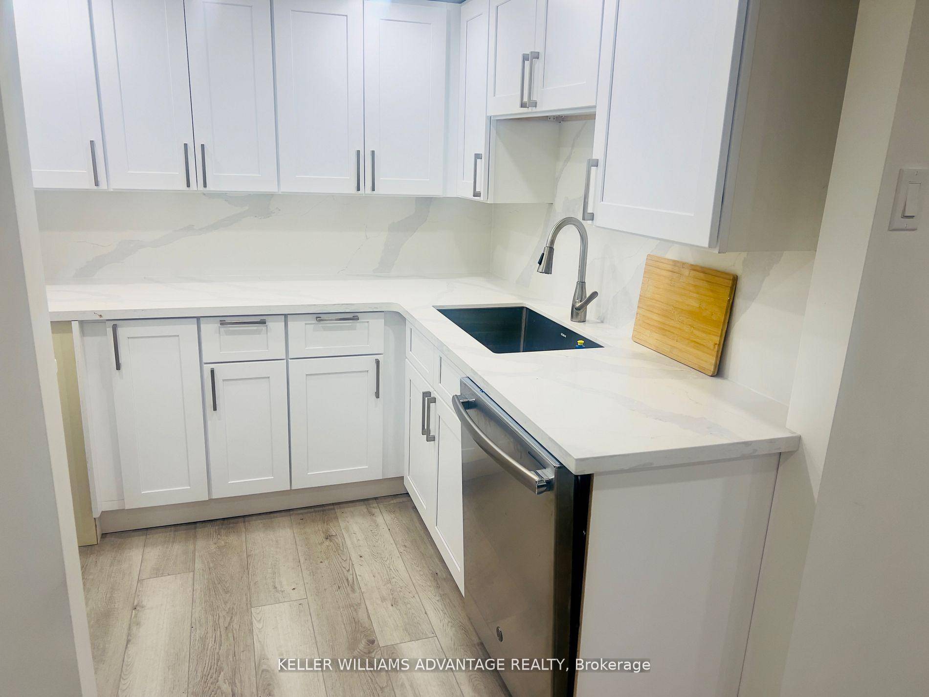 Welcome to this beautifully renovated, fully furnished 1 bedroom unit just across from Casa Loma and George Brown College, 10 min walking distance to Yorkville.