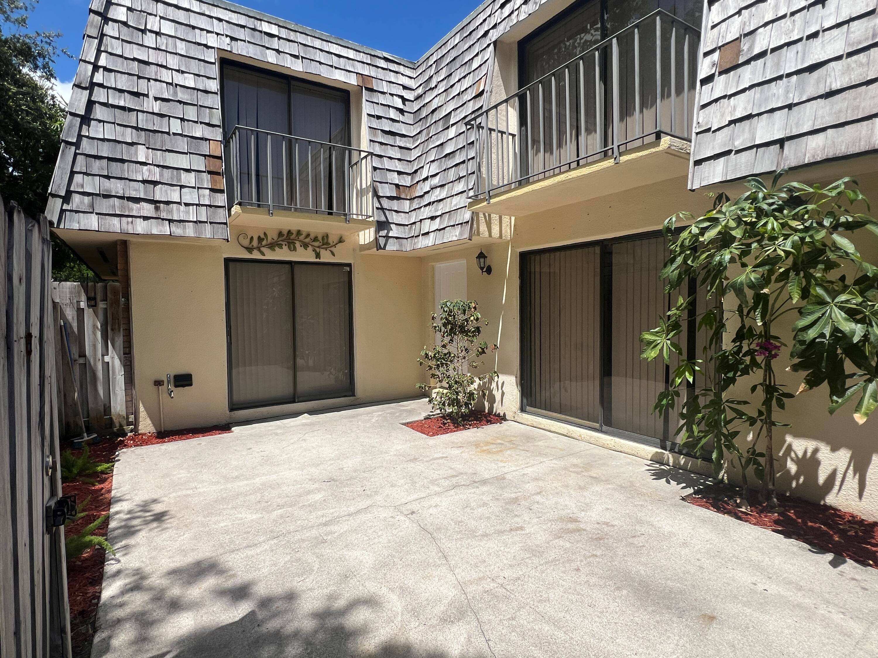 Welcome to this well kept 1274 sq ft, 2 bedroom, 2 bath townhouse, perfectly located in a desirable family friendly neighborhood.