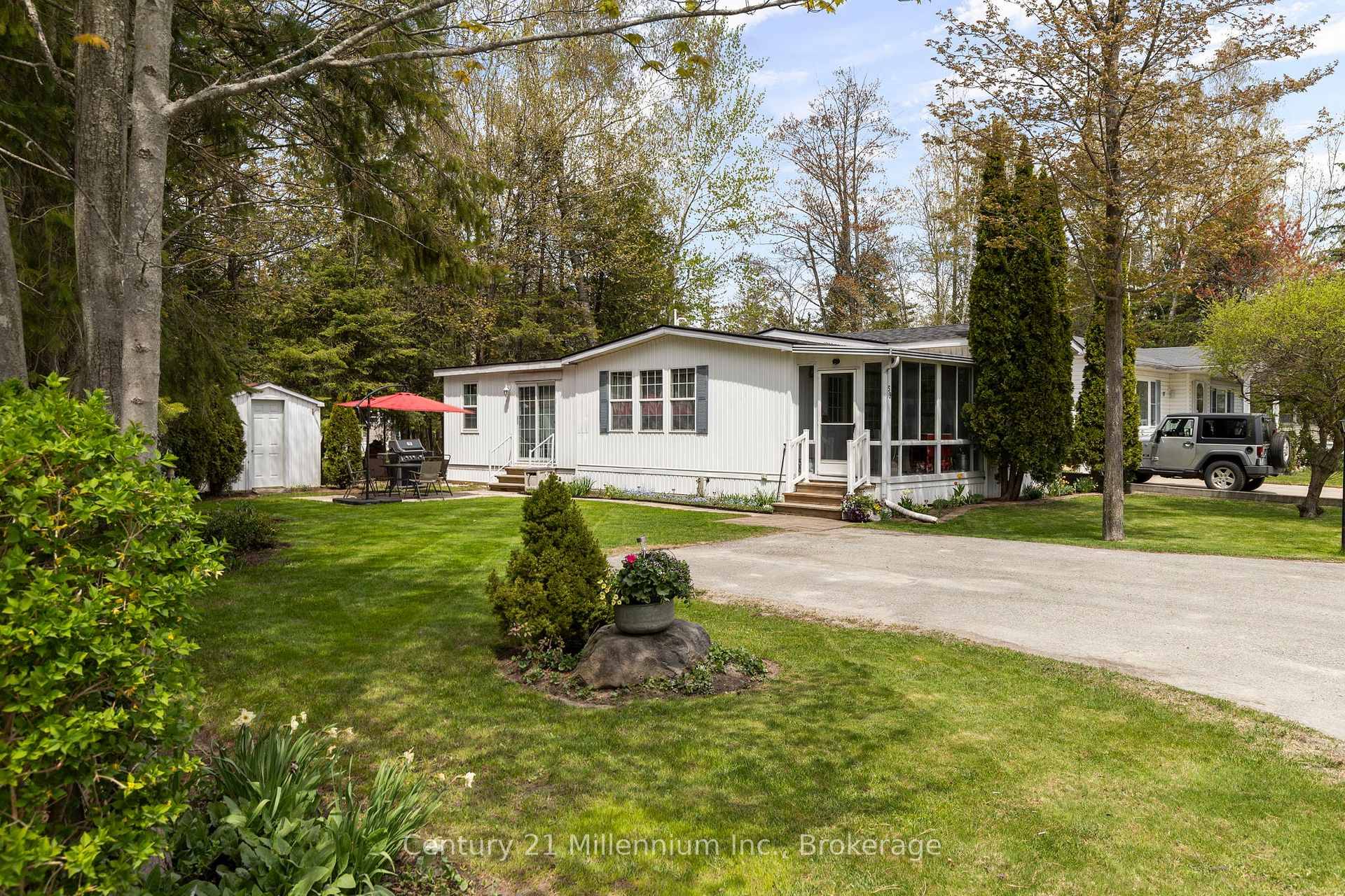 PRICED TO SELL ! Welcome to 59 Topaz Street, an affordable year round living solution located in Parkbridge's Country Life Resort !