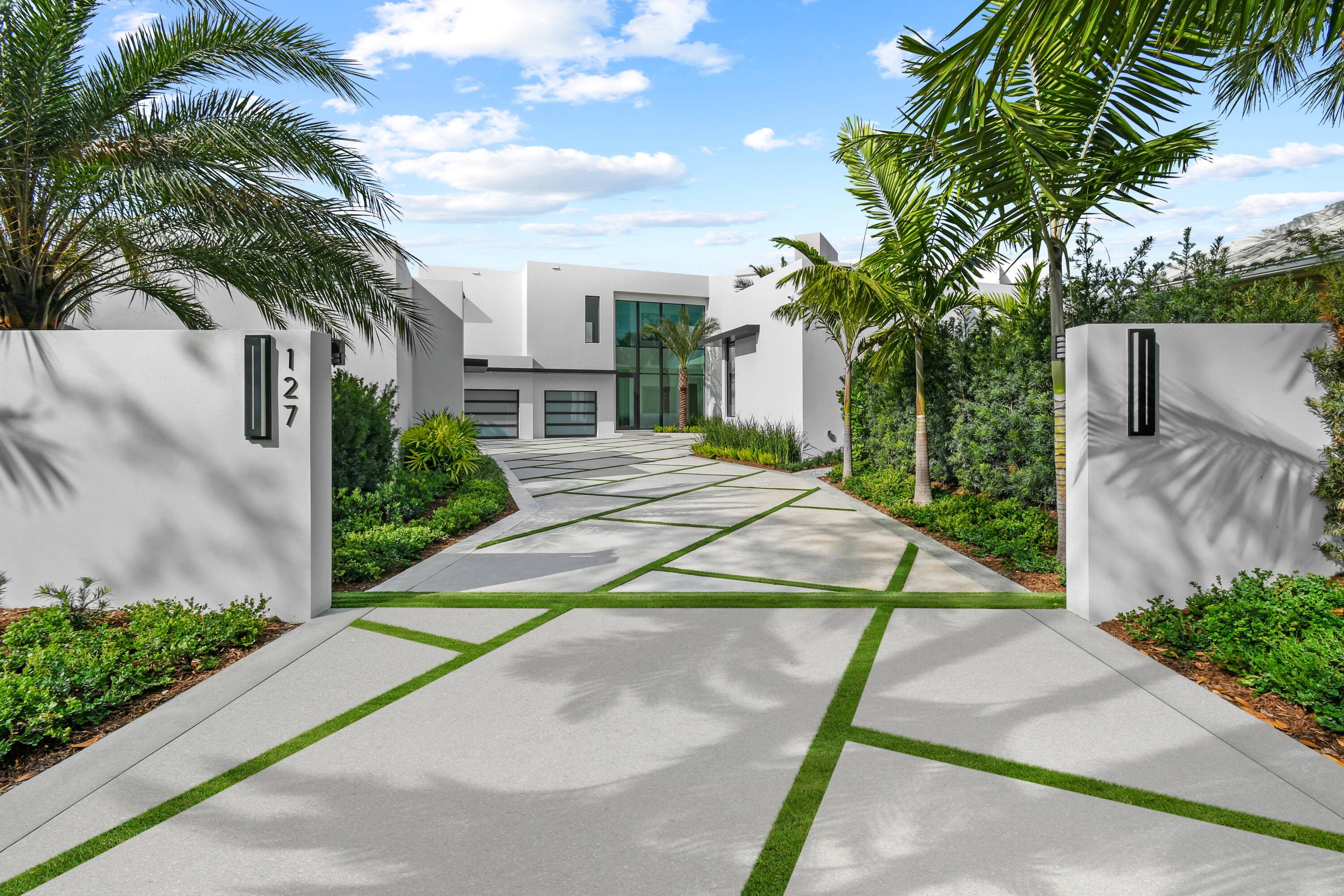 Welcome to a modern masterpiece in the prestigious Admirals Cove community in Jupiter.