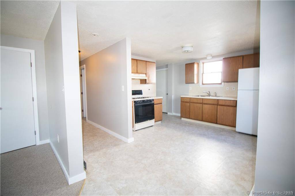 6 Unit Multi Family Investment Opportunity !