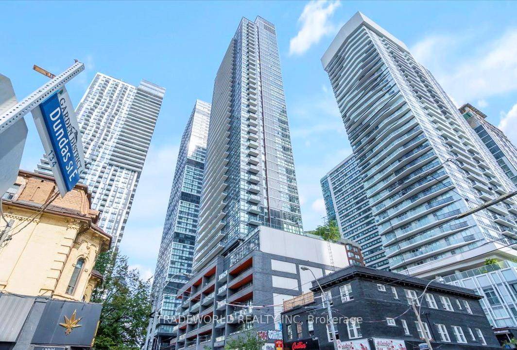 Bright amp ; Spacious Pace Condo By Great Gulf In Downtown Toronto Very Functional Layout Open Concept Design One Bedroom Unit Quality Luxurious Features amp ; Finishes Laminate Flooring Thru ...
