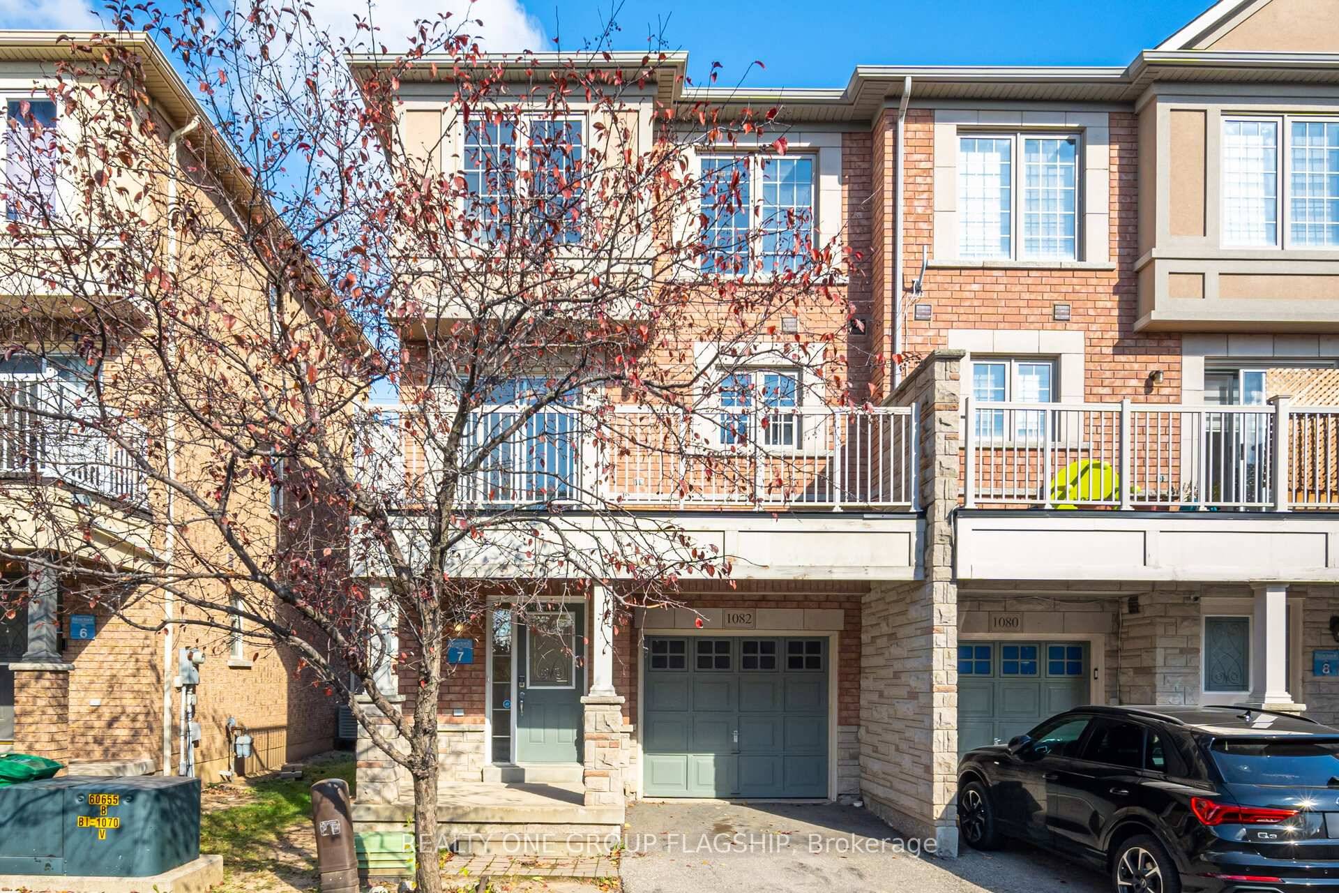 What a Gem ! Welcome to this fantastic, move in ready executive end unit freehold townhome in the heart of Mississauga !