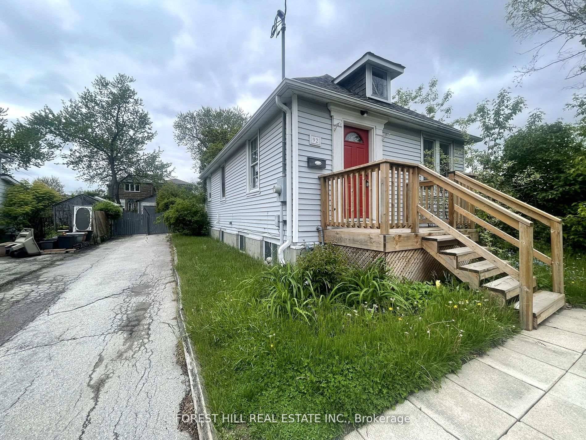 Excellent Opportunity To Buy a Great Starter Home Or To Renovate !