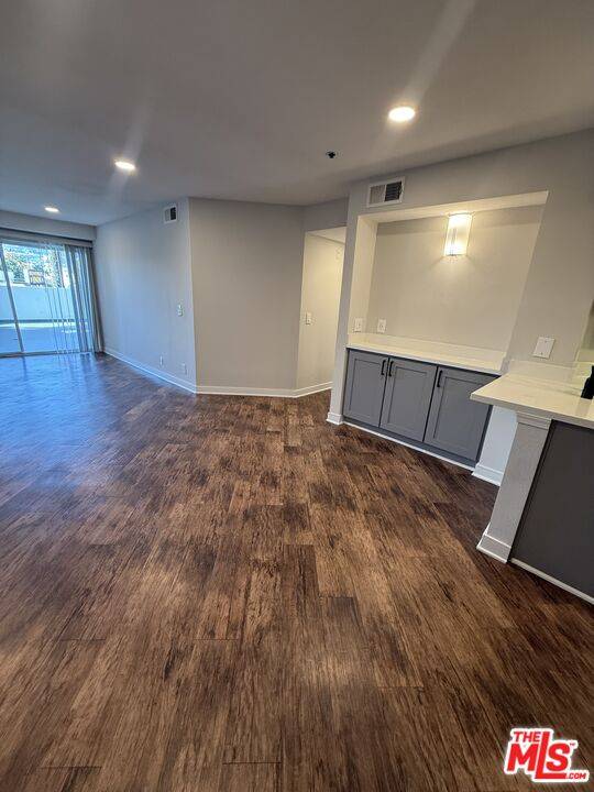 7660 Beverly Blvd 2BR Hancock Park La