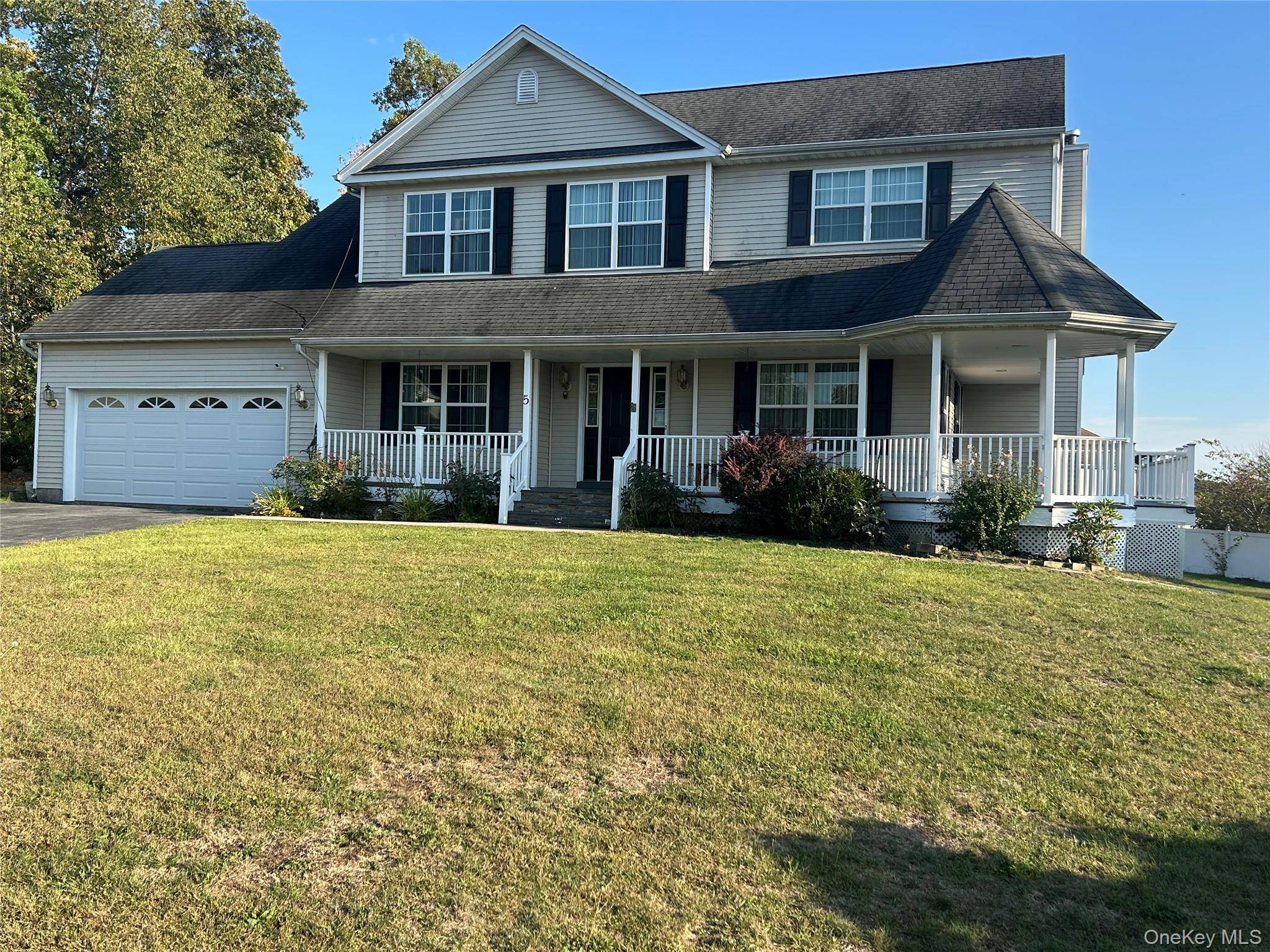 Nestled in the charming Harness Estates, this beautiful home, built in 2005, features four spacious bedrooms, two and a half modern bathrooms, and a stunning granite kitchen.