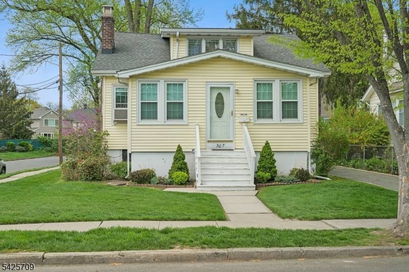 Charming Cape Cod located in one of Cranford's most desirable neighborhoods on the North side.