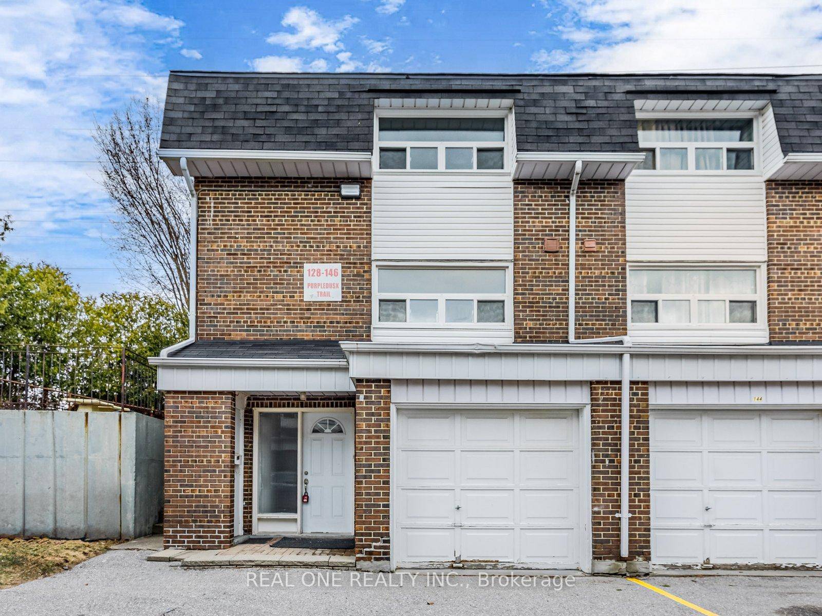 Well Maintained End Unit !