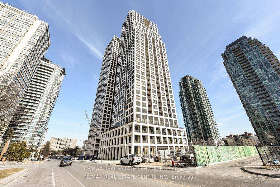 Modern Luxury in the Heart of the City, 1 year old, Executive 2 bedroom corner suite with 2 full baths.