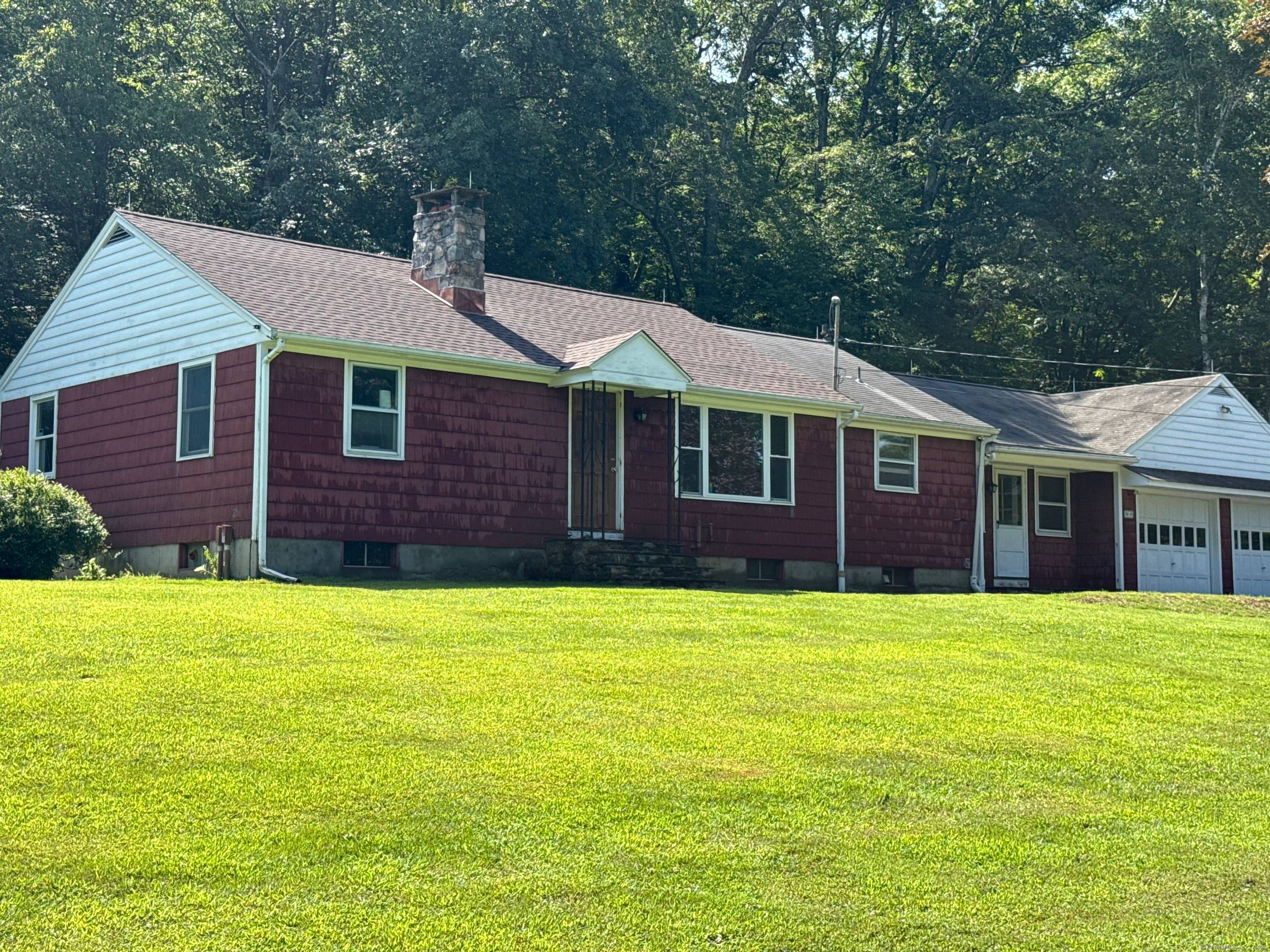 Charming Kent Ranch with Mountain Views Macedonia Location.
