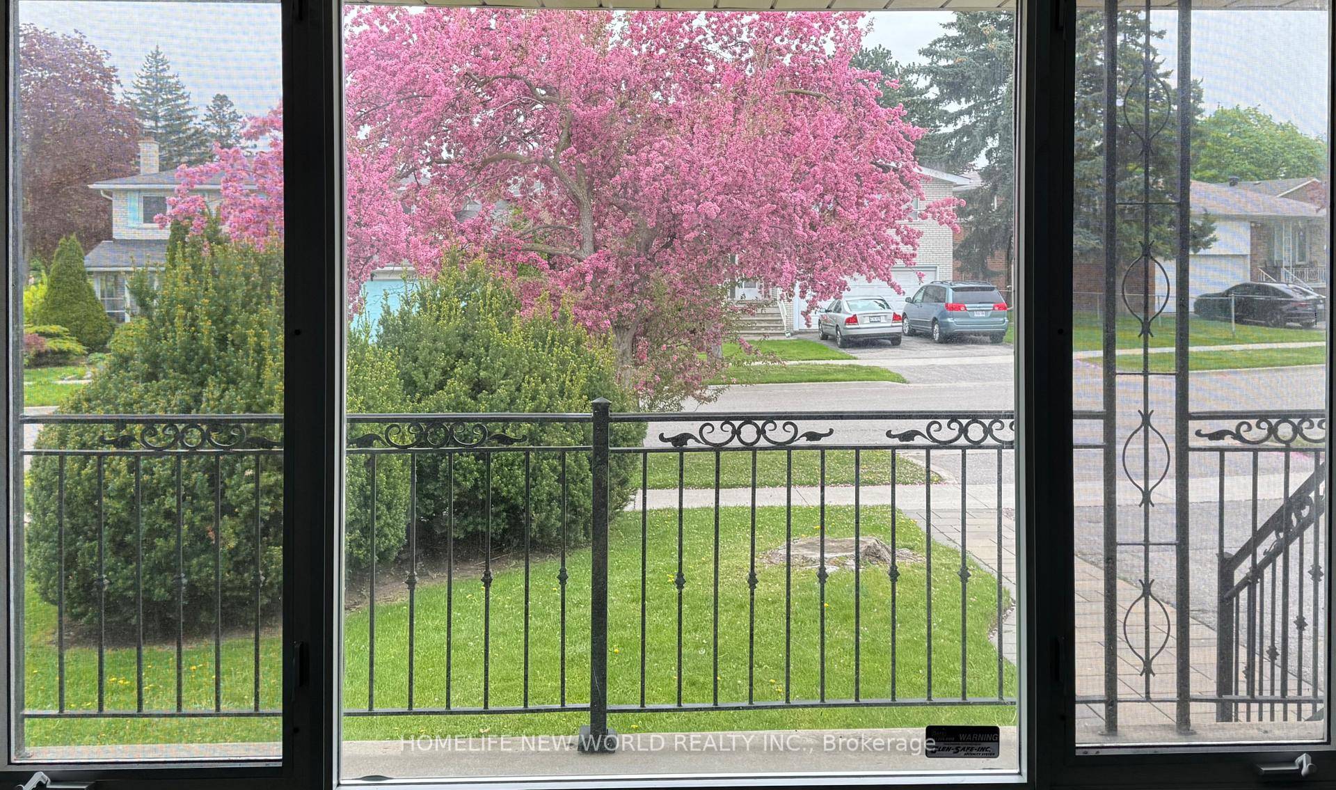 Well Maintained 3 Bedroom Home Upper Conveniently Located At Hillcrest Village.