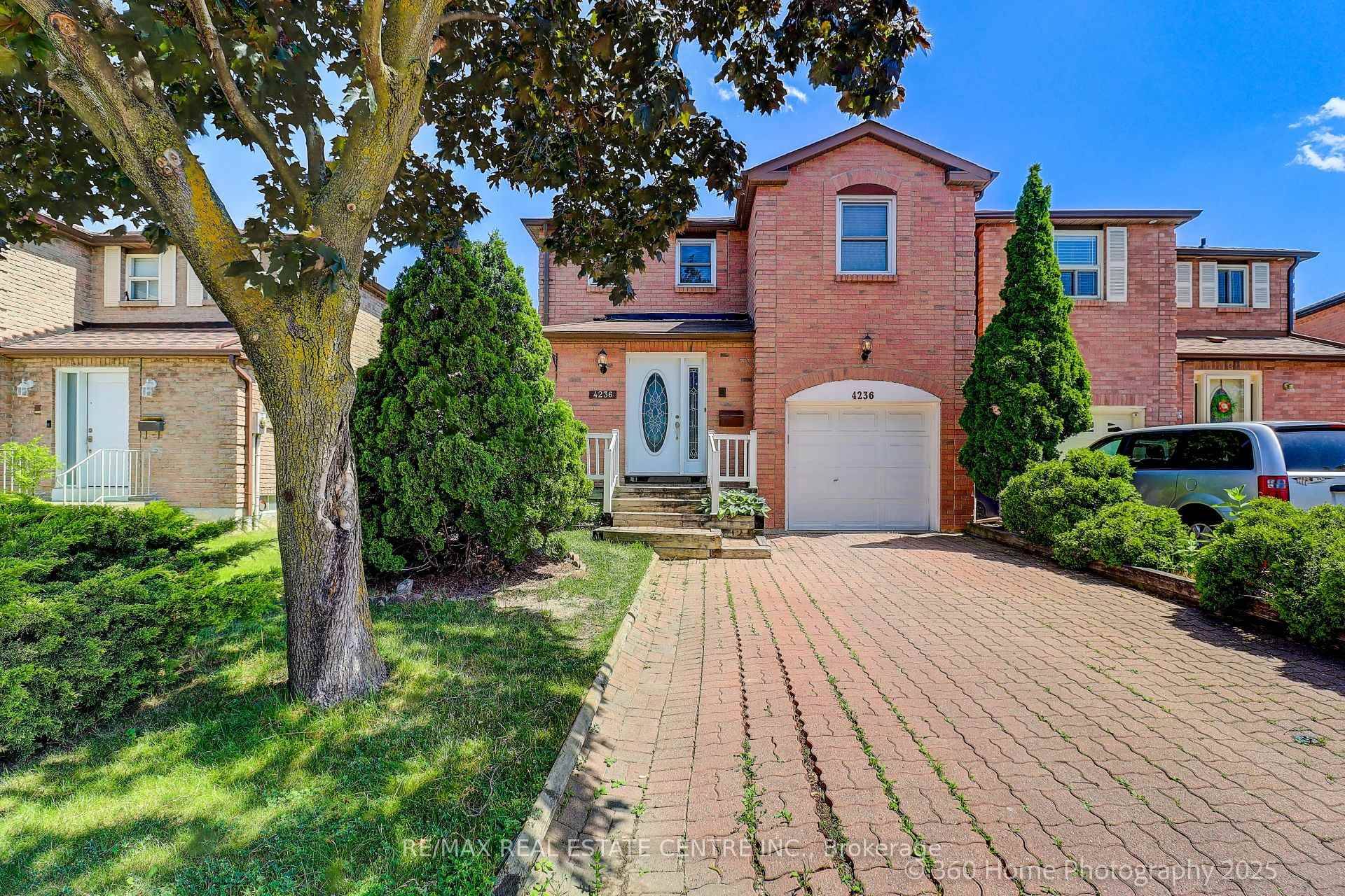 Beautiful Home In The Best Location of Mississauga.