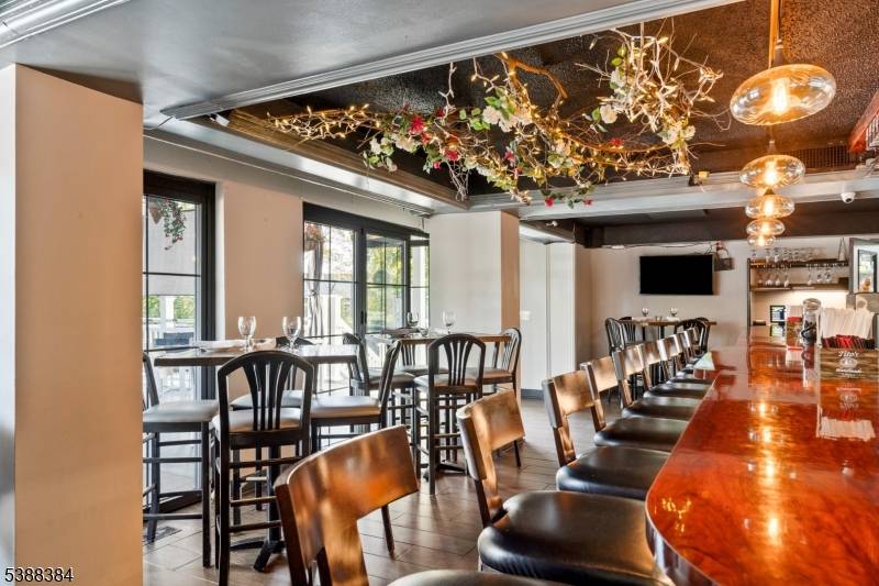 Updated Turnkey Restaurant with Bar, Patio Banquet Room Connected to HotelWell maintained, recently updated restaurant with excellent highway visibility and easy access.