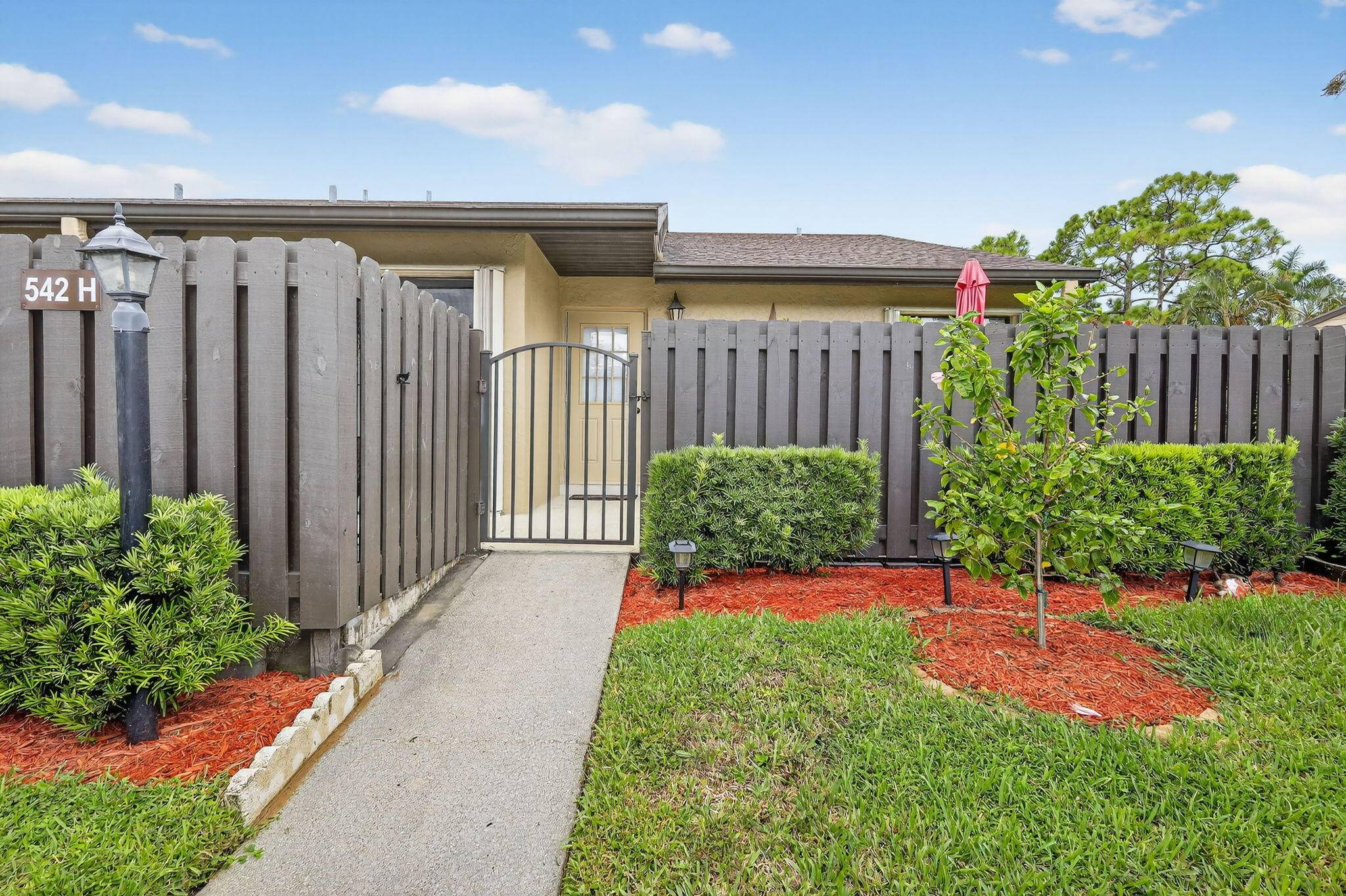 Charming Furnished Move In Ready Villa !