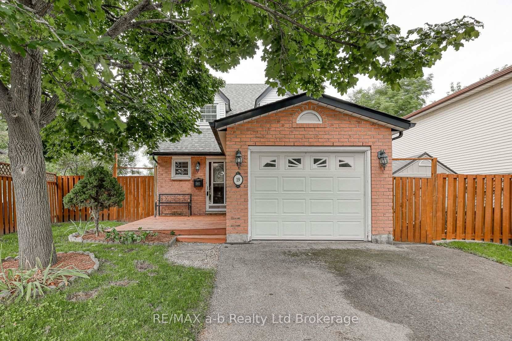 Discover your dream home in a serene court location, featuring an attached garage and a spacious pie shaped fenced yard, perfect for outdooractivities.