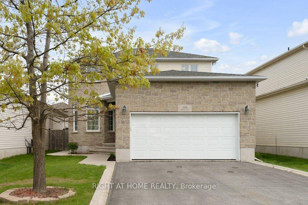 Welcome to this beautifully finished 2 storey home in Kingston's desirable Midland Park community !