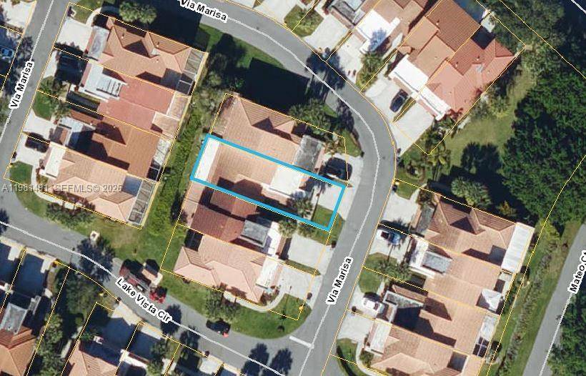 Nicely updated townhouse in Mission Bay Community.