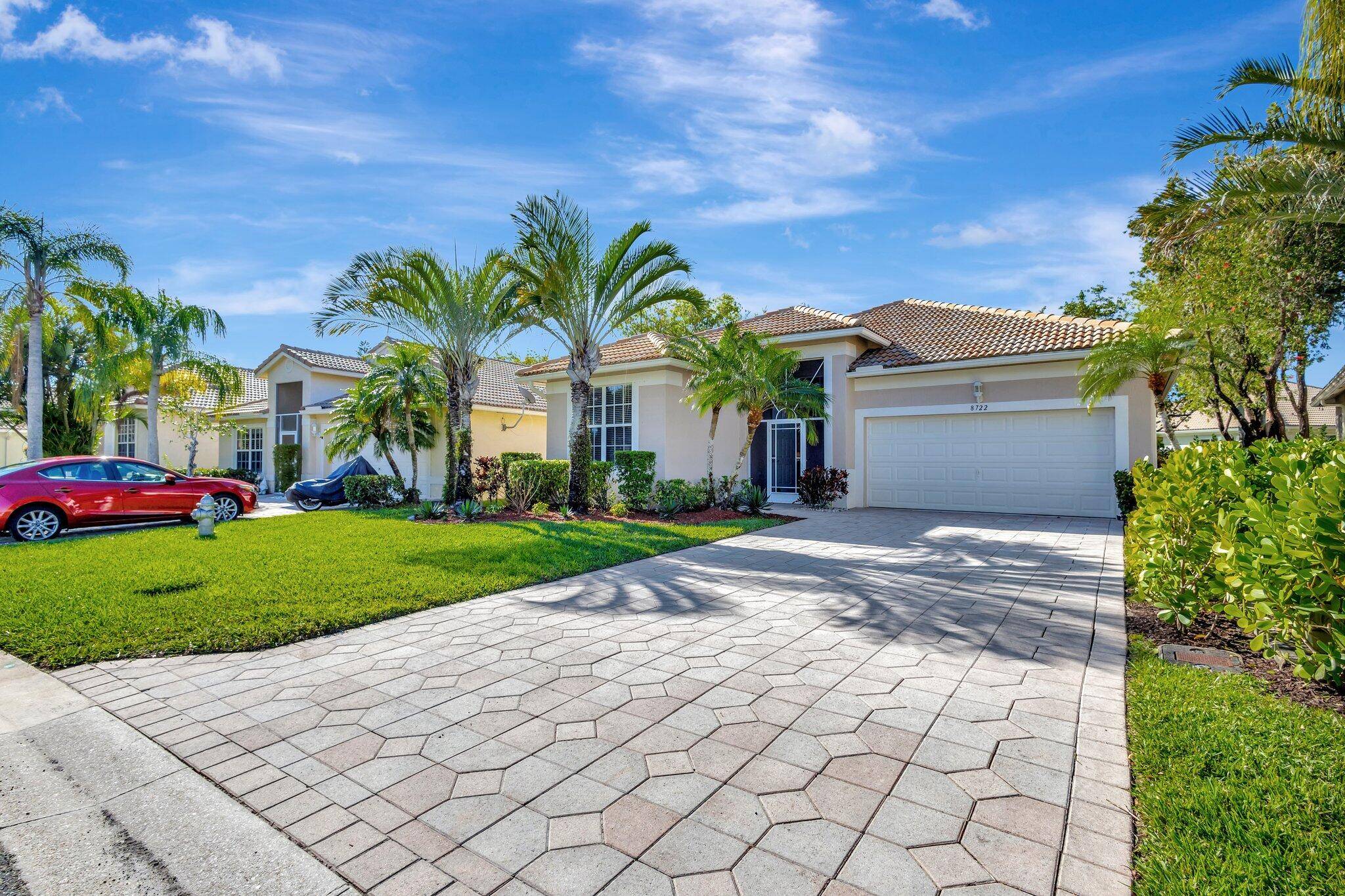 Pristine 2 2 2 Den BR 3 in ultra convenient and welcoming Andros Isle.