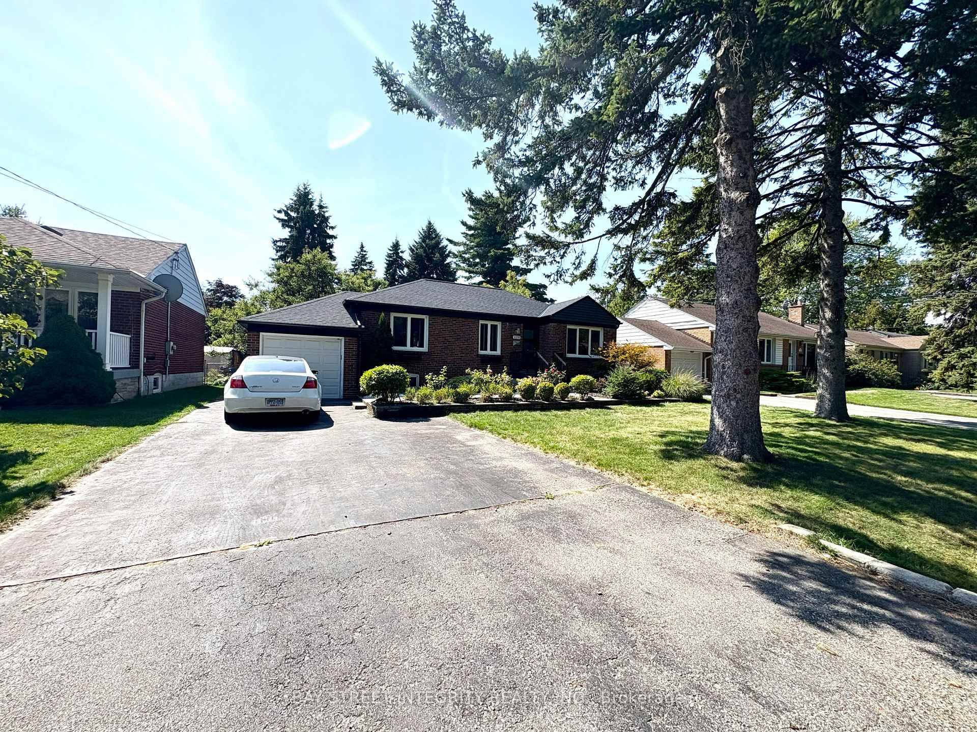 Pristine 3 1 Bedroom, Beautifully Renovated Family Home Located In Sought After Mineola.