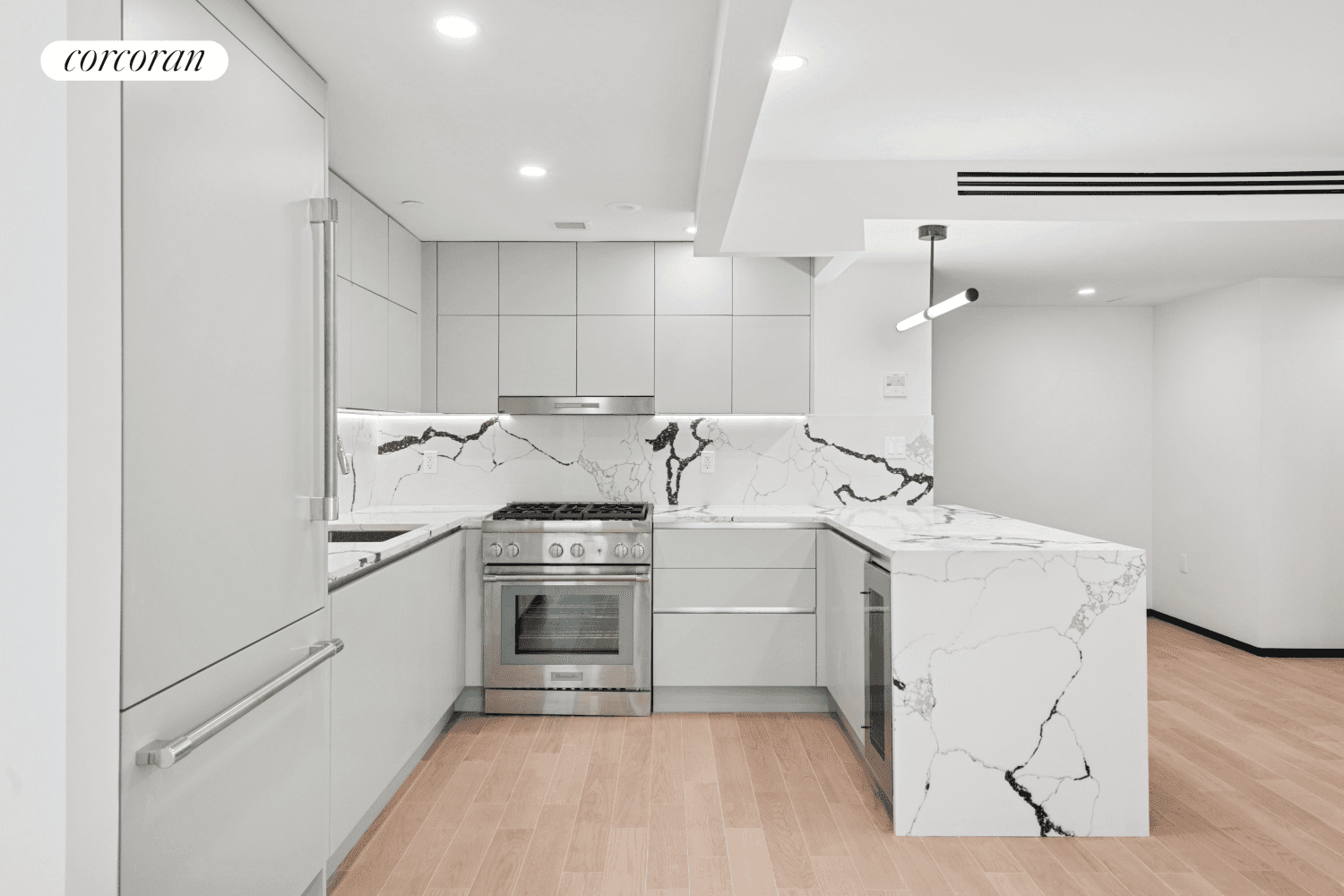 IMMEDIATE CLOSINGS ! Weekday showings available by appointment !