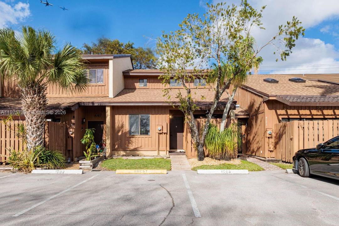 Welcome to this beautifully maintained 2 bedroom, 2 bathroom townhouse in the heart of Davie, just minutes from Bamford Park, 595, Publix, and Whole Foods.