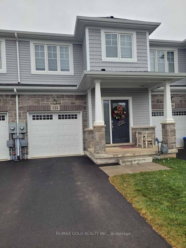 2 Storey Townhouse With Backyard !