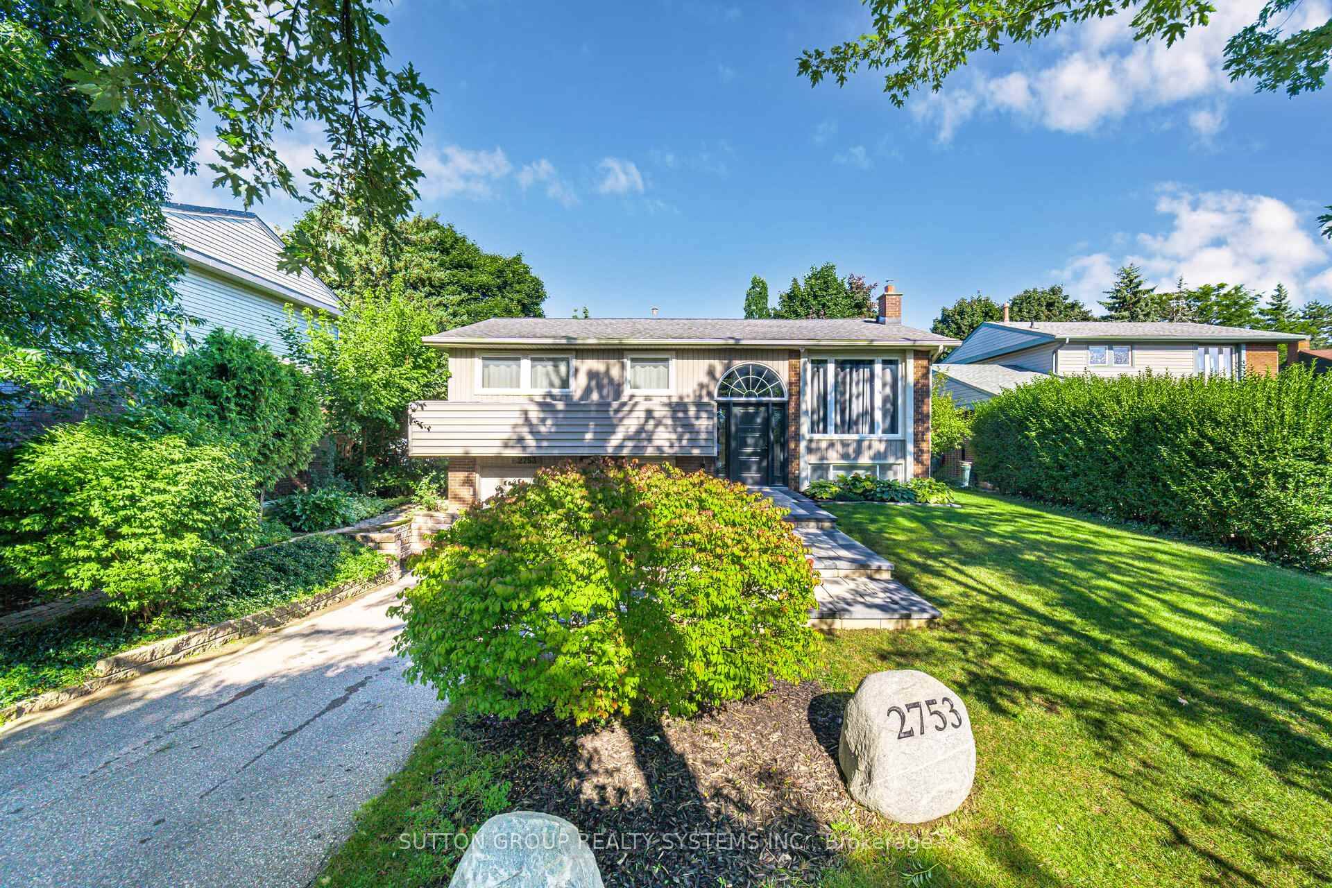 Welcome to 2753 Inlake Court a beautifully renovated 3 bedroom, 2 bathroom home tucked away on a quiet, family friendly court in the heart of Meadowvale.