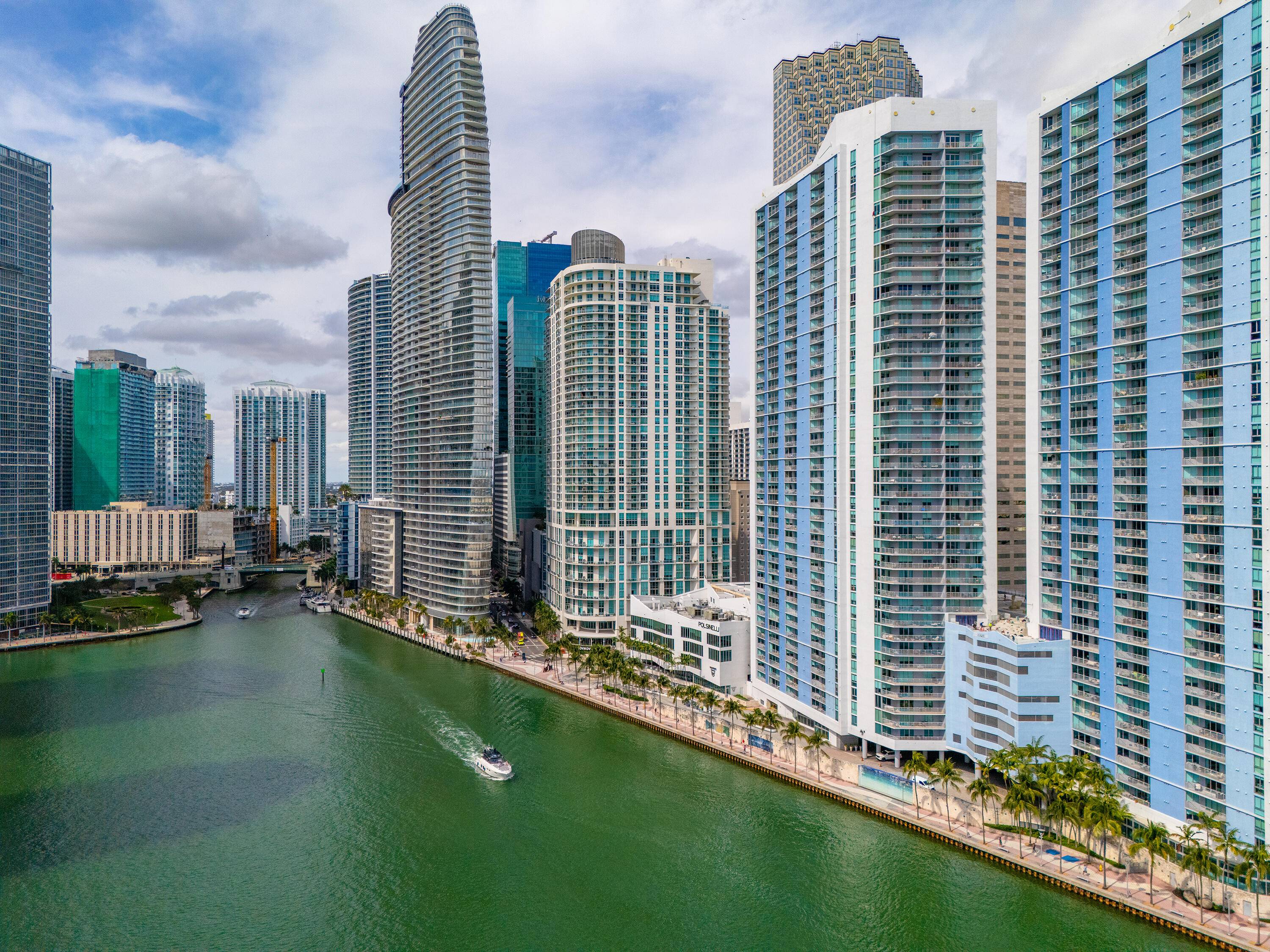 t, luxurious 2 bedroom condo on the waterfront.