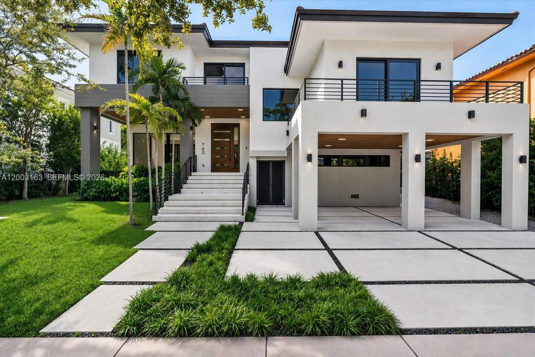 This 5 bed, 5. 5 bath residence, new construction and never lived in, offers over 4, 000 sq ft of contemporary architecture, a chef s kitchen, high ceilings, floor to ...