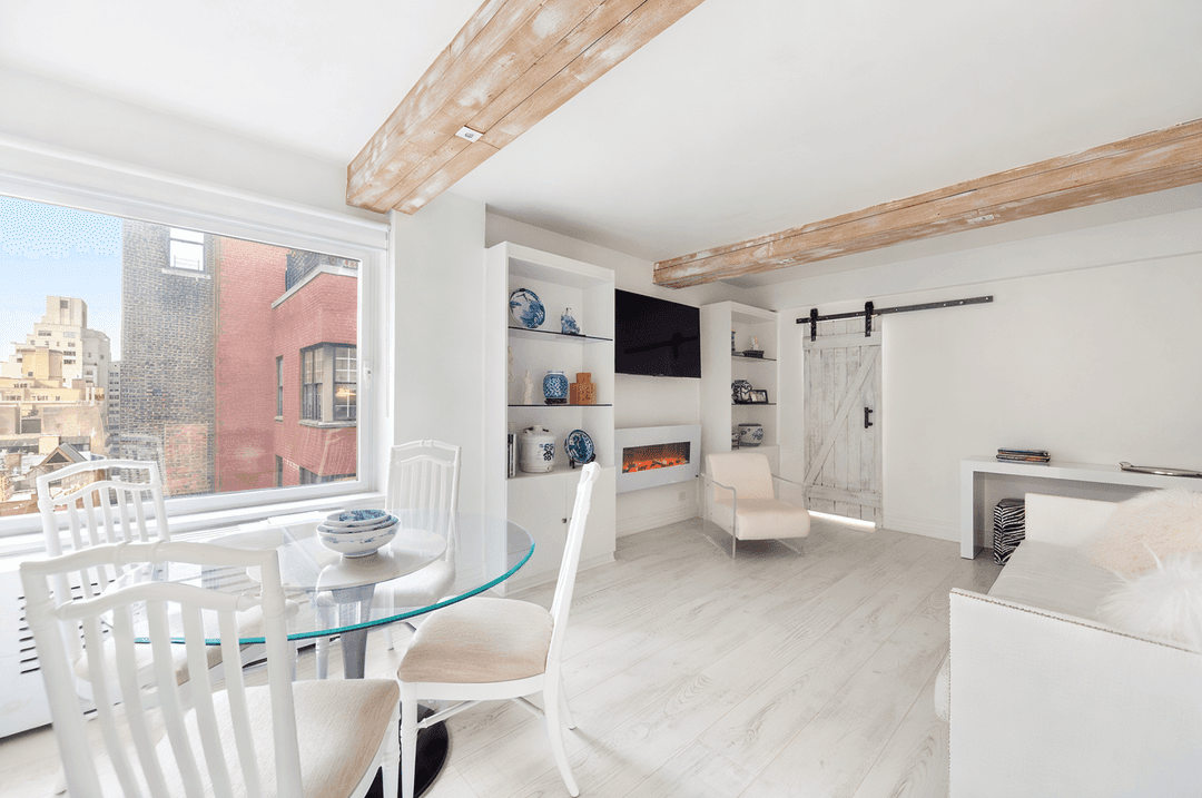 3 ROOM STUDIO WITH SEPARATE HOME OFFICE !